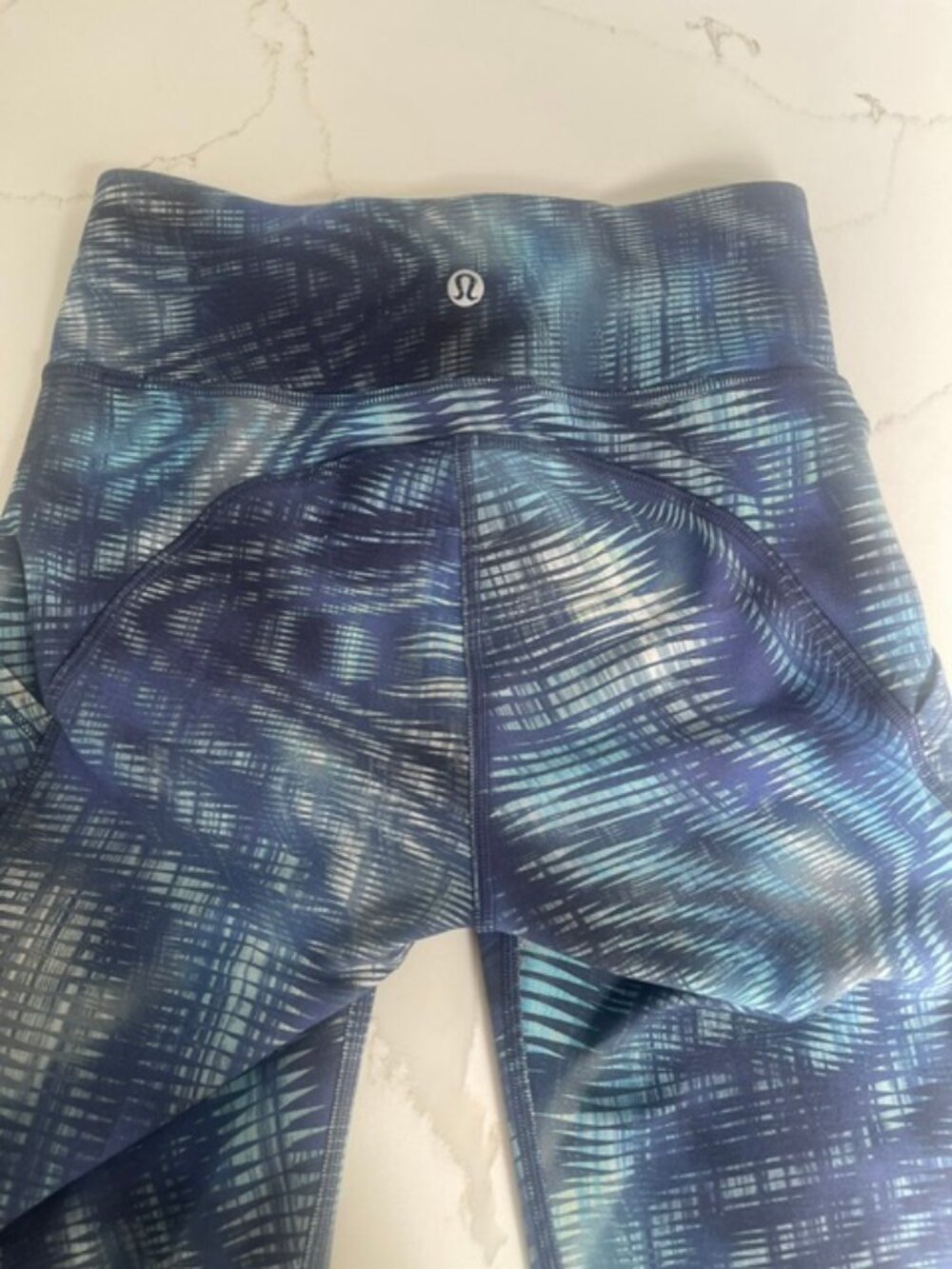Lululemon Invigorate High-Rise Crop 23". Size 2.